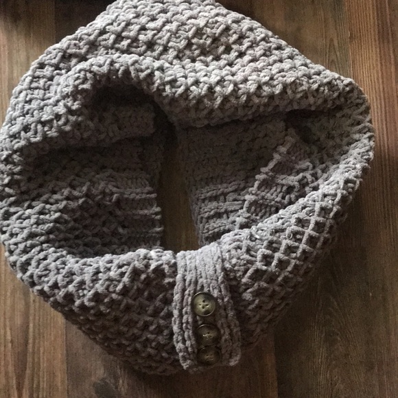 With tags 3 infinite scarfs - Picture 4 of 4